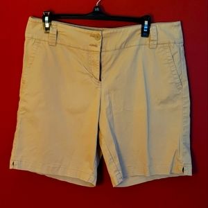 NY&CO Manhattan Chino tan shorts size 10